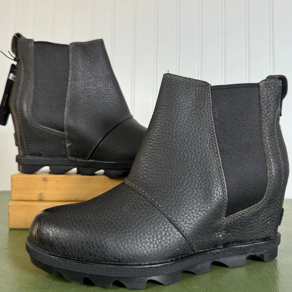 *NWT* Sorel Women's Waterproof Leather Arctic Wedge II Chelsea Boots in Quarry